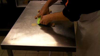 réalisation d'une rose en pâte d'amande