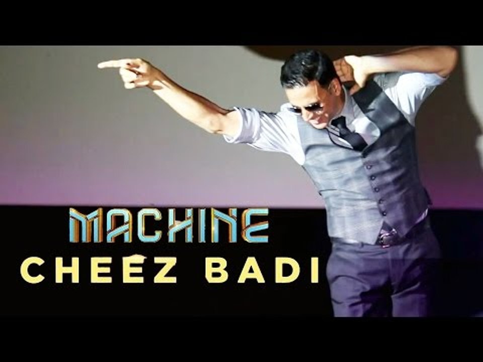 Akshay Kumar's LIVE DANCE On Tu Cheez Badi Hai Mast Mast Song