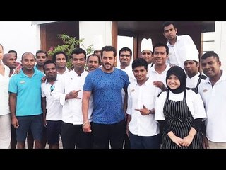 Salman Khan Posing With Hotel Staff In Maldives