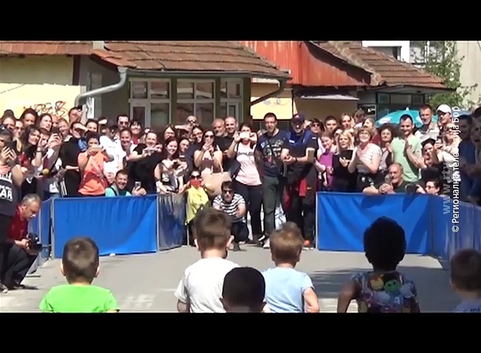 Ulične trke mališana Predškolske ustanove „Marija Munćan“ Majdanpek, 26. april 2018. (RTV Bor)