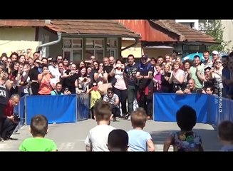 Ulične trke mališana Predškolske ustanove „Marija Munćan“ Majdanpek, 26. april 2018. (RTV Bor)
