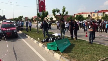 Manisa'da otomobil park işçilerine çarptı: 3 ölü