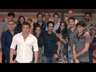 Salman Khan Poses With Family & Friends During His Da-Bangg Tour In Hong Kong