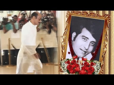 Akshaye Khanna At Father Vinod Khanna Prayer Meet