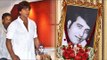 Shahrukh Khan Attends Vinod Khanna's Prayer Meet