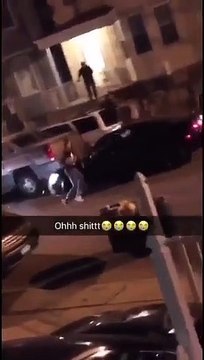 Une femme enragée s'en prend à un automobiliste à coup de batte de baseball