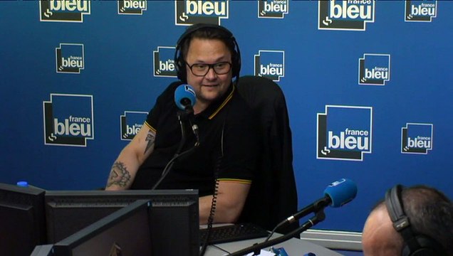 Atenza décape l'actu : François Hollande continue de faire la promo de son livre