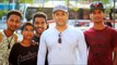 Salman Khan Poses with Fans On The Sets Of Tubelight