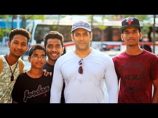 Salman Khan Poses with Fans On The Sets Of Tubelight