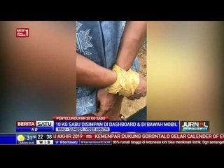 Pelaku Membungkus Sabu di Balik Kertas Kado Batik