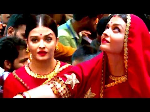 Aishwarya Rai GORGEOUS Looks In Red Saree At Lalbaugcha Raja