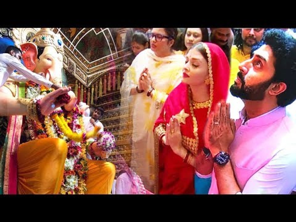 Aishwarya Rai And Abhishek Bachchan Visit Lalbaugcha Raja