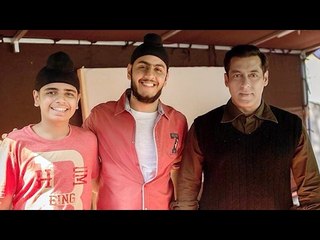 Salman Khan With CRAZY FANS On Tubelight Shoot