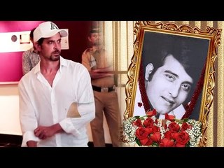 Hrithik Roshan Attends Vinod Khanna's Prayer Meet