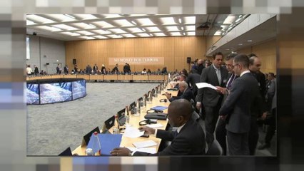 Macron: "Basta dare spazi a Isis per la propaganda"