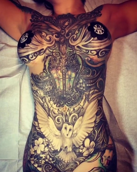 Femme Tatouée Sur Tout Le Corps Elle a tout le corps tatoué... Incroyable - Vidéo Dailymotion