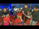 Salman Khan Gives Autograph To His Special FAN During Pune DABANGG TOUR