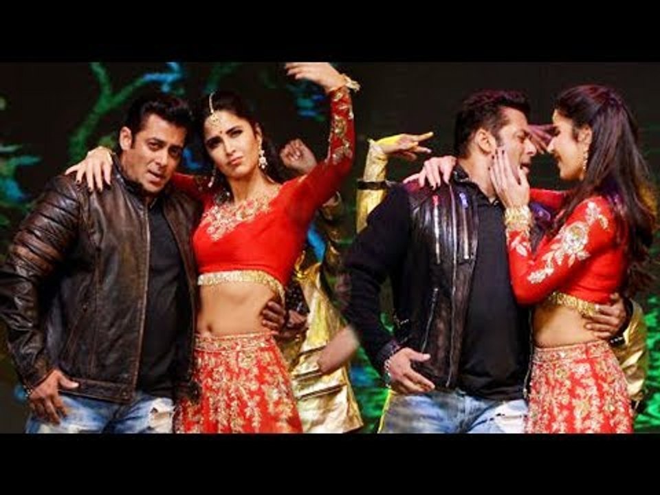 Salman Khan Sets Stage @ Fire With Katrina @ DABANGG TOUR PUNE