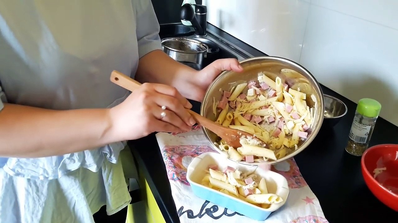 GRATINIRANE TESTENINE S SIROM IN ZELENJAVO/ŠUNKO IN PRŠUTOM | HRANA NI ZA TJAVENDAN