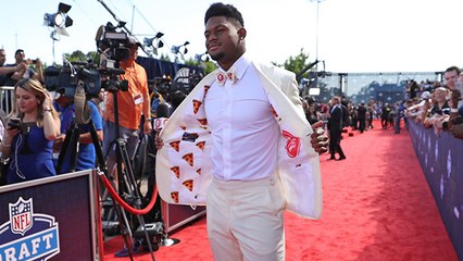 JuJu Smith-Schuster shows off his pizza suit