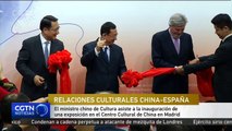 Luo Shugang asiste a la inauguración de una exposición en el Centro Cultural de China en Madrid