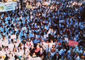 Istanbul University Medical Faculty and Students Protest Turkish Education Bill