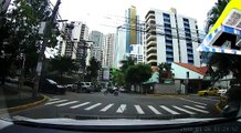 Momento que se da la acción policial por el el supuesto secuestro de una mujer en calle 50, la tarde de este jueves. Lee bit.ly/2KdpJS1