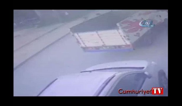 İstanbul'da kan donduran cinayet anı: 3 saldırgan 16 yaşındaki çocuğu öldürdü