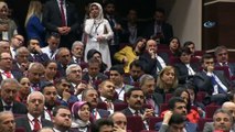 Cumhurbaşkanı Erdoğan: 'Siz bakmayın bazılarının AK Parti'yi tek adamlıkla suçlamasına. 15 milletvekili, bunları sen seçmedin millet seçti. Bunları ağlatarak kabul edemeyeceği bir yere ihraç edip gönderiyorsun. Böyle bir anlayış olabili