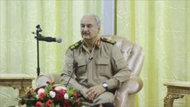 حفتر يدعو أنصاره للالتفاف حول قواته وترك الانتخابات