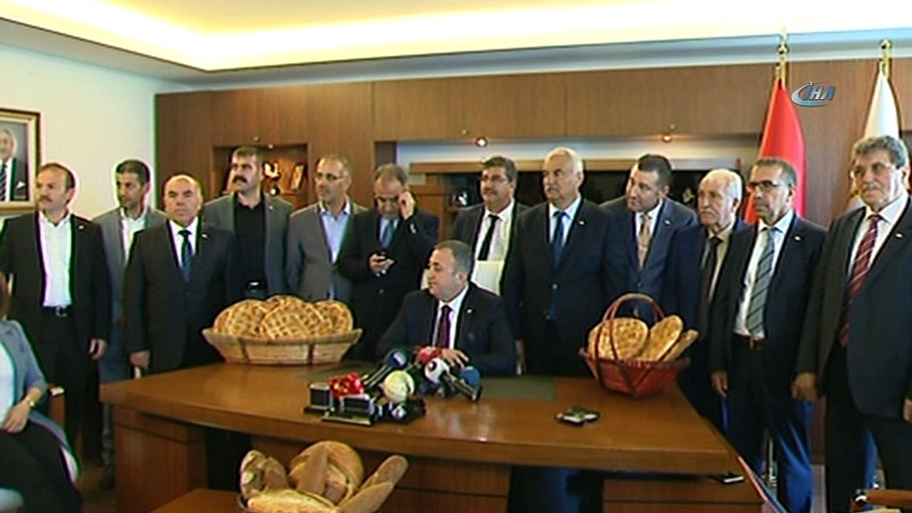 Türkiye Fırıncılar Federasyonu Başkanı Halil İbrahim Balcı: 'Geçen yıl kilogram fiyatı 6 lira 66 kuruş olan Ramazan Pidesi bu yıl yüzde 8 fiyat artışı ile kilogram fiyatı 7 lira 20 kuruş olarak belirlendi'