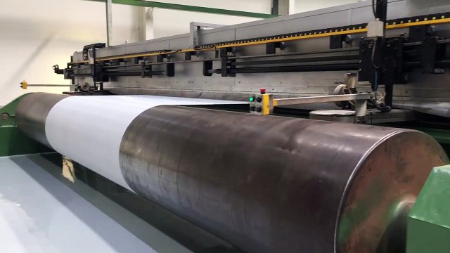 Heat-setting of forming fabrics and dryer fabrics