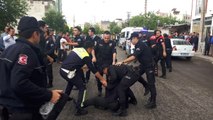 Polis, Yol Verme Kavgasına Biber Gazıyla Müdahale Etti: 10 Gözaltı