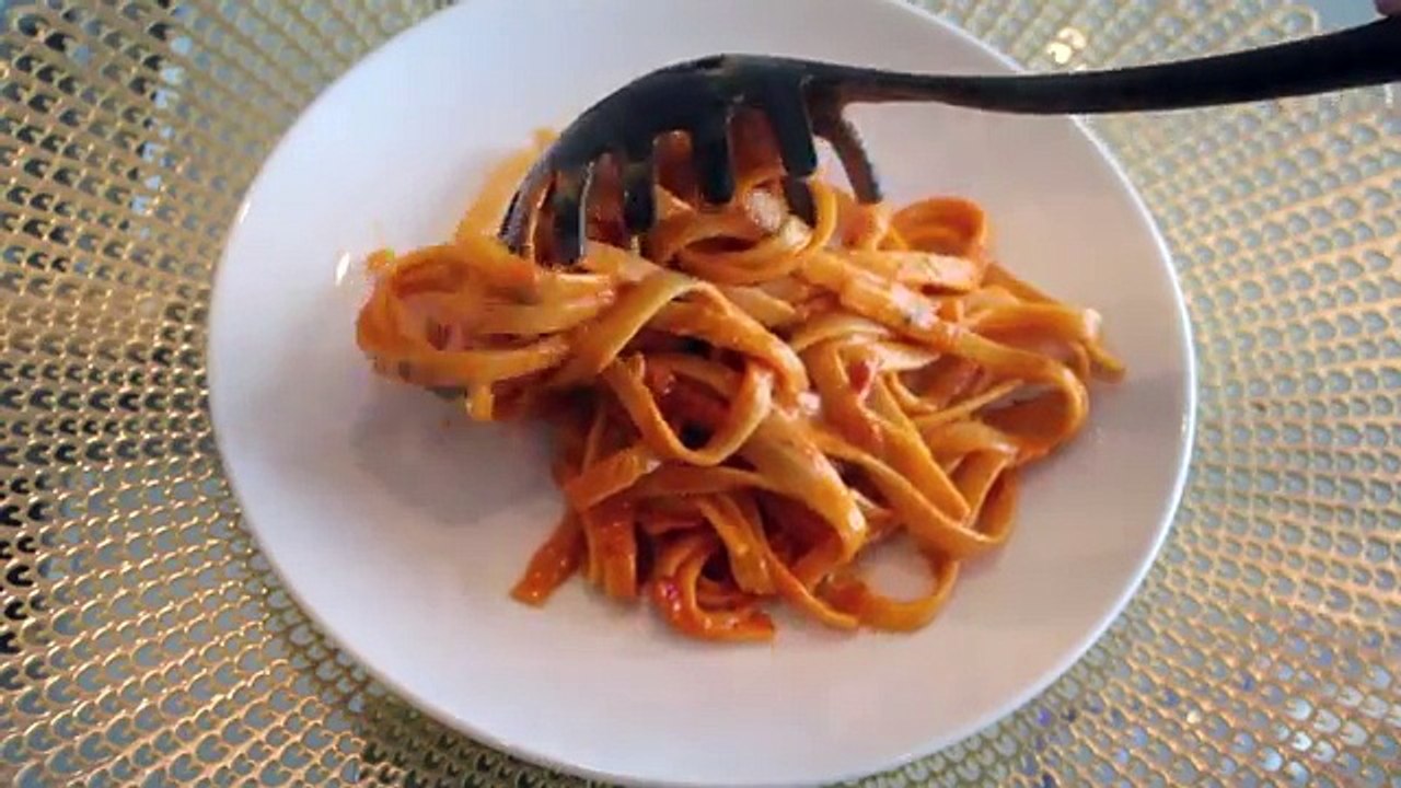 PASTA CREMOSA EN SALSA DE TOMATE | KARLA CELIS