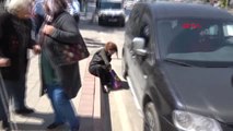 Adana Otostopla Bindiği Araçtan Atlayan Kadın Yaralandı