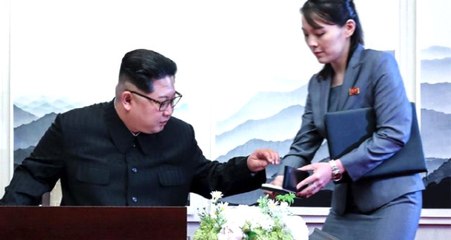 Kim Jong-un Tarihi Zirvede Kız Kardeşini Uşak Gibi Çalıştırdı