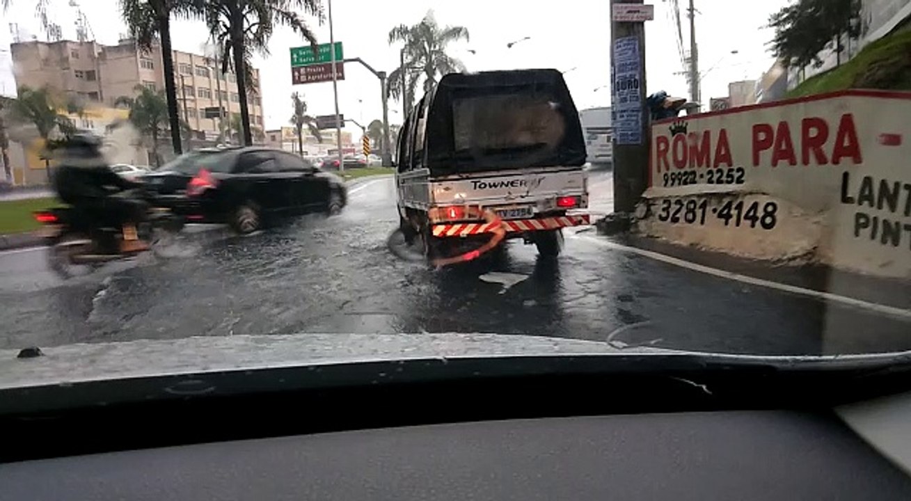 Chuva na BR 101, em Carapina