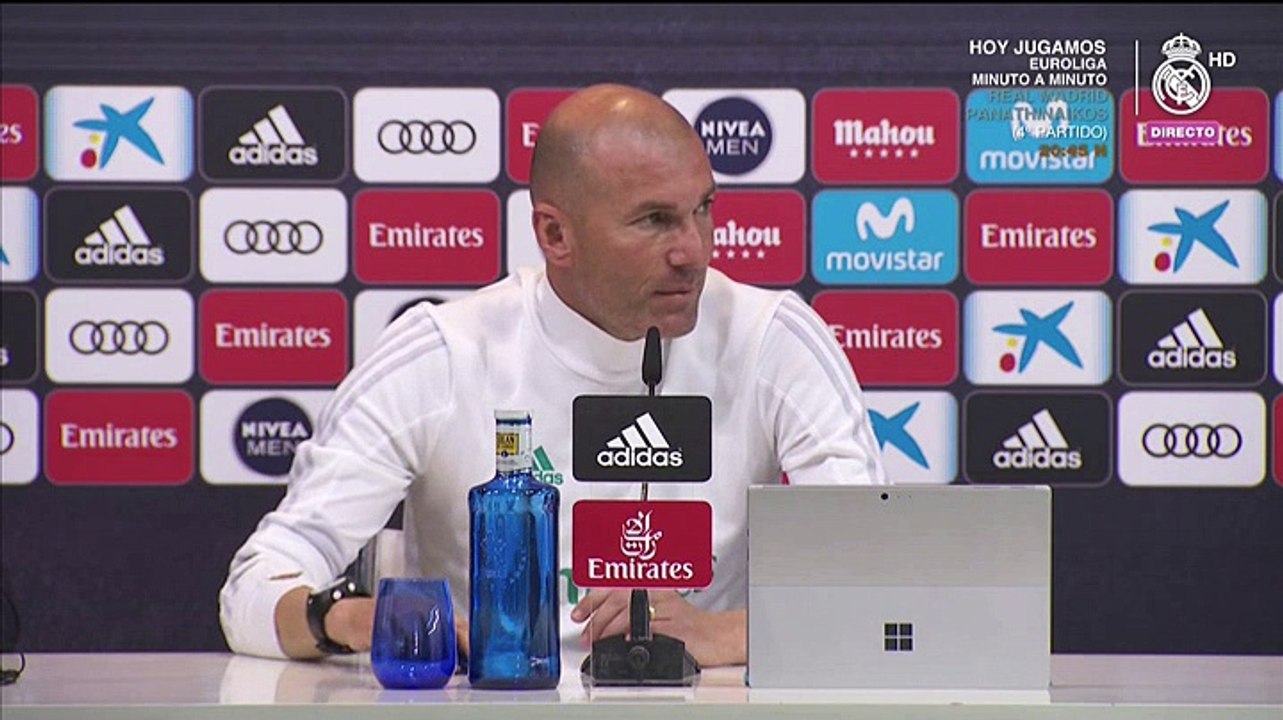 Zidane: "¿Bale y Benzema? Todos quieren jugar, pero no es lo que quiero hacer esta temporada"