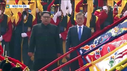 문 대통령에 손 내밀자 北 군수뇌부, 거수경례