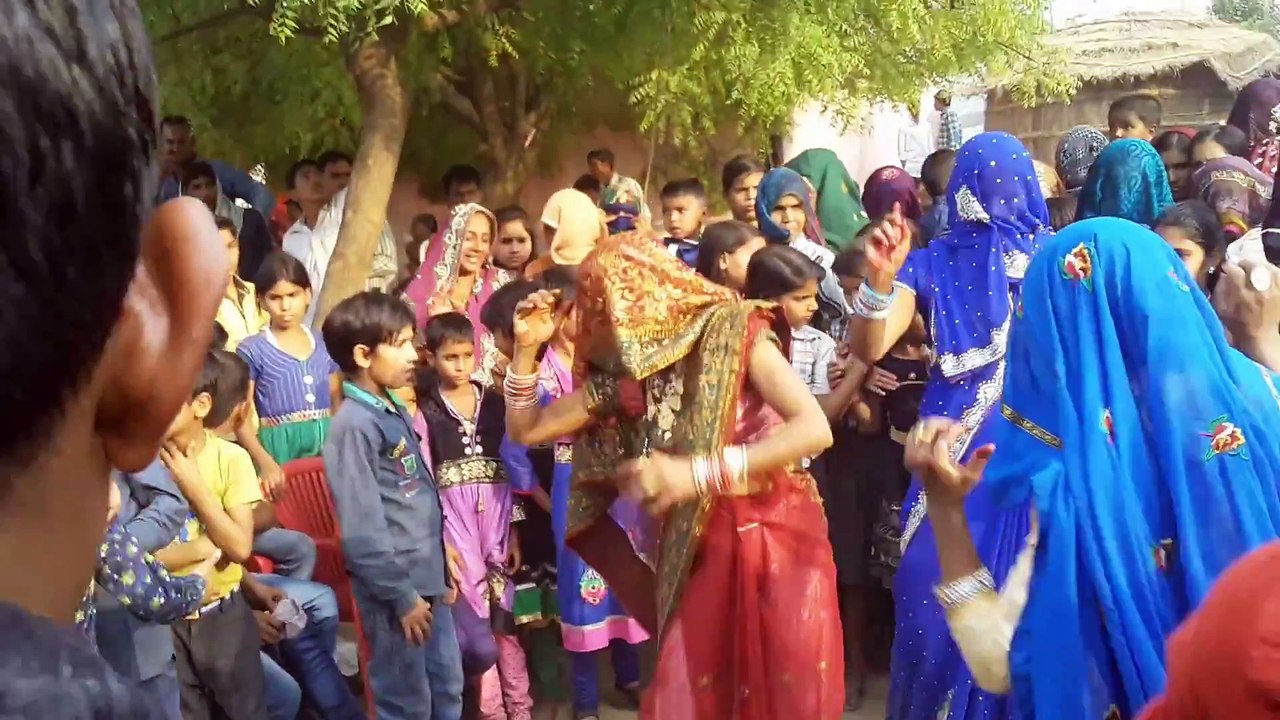 DEHATI GIRL DANCE ON D.J देहाती लड़कियों का कातलाना डांस