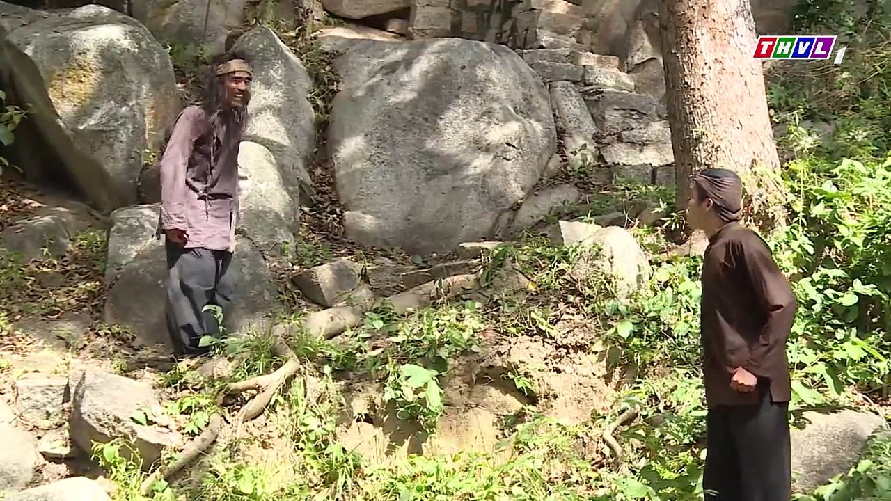 THVL   Chuyện xưa tích cũ – Tập 20[4]  Ông lão dặn dò người em mang bánh đến biếu các sơn thần