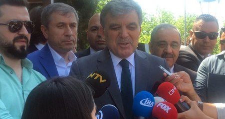 Cami Çıkışında Bir Vatandaş Gül'e "Kardeşini Yalnız Bırakma" Diye Bağırdı