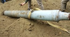 Hatay'da Boş Arazide, Toprağa Saplanmış Roket Parçası Ele Geçirildi