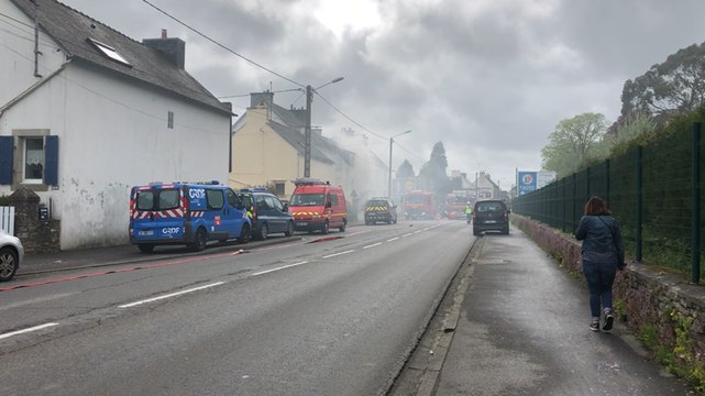 Une maison en feu, rue de Pont-Aven