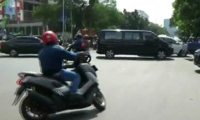 Aksi Nekat Pengendara Motor Hindari Operasi Patuh Jaya
