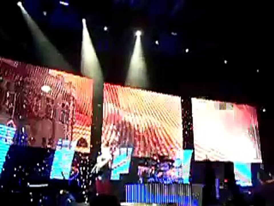 Muse - Invincible, Jaahalli, Helsinki, Finland  10/17/2007