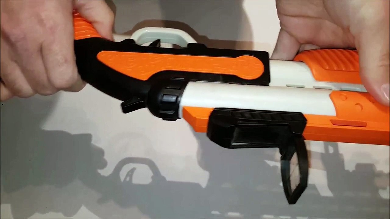 How to insert and replace the battery on a XBOX 360 Top Shot Sport Gun