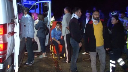 Yolcu midibüsü devrildi: 24 yaralı