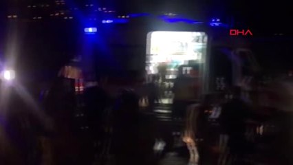 Elazığ-Diyarbakır Karayolunda Midibüs Devrildi