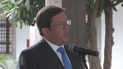 Renuncian dos ministros ecuatorianos por crisis en la frontera